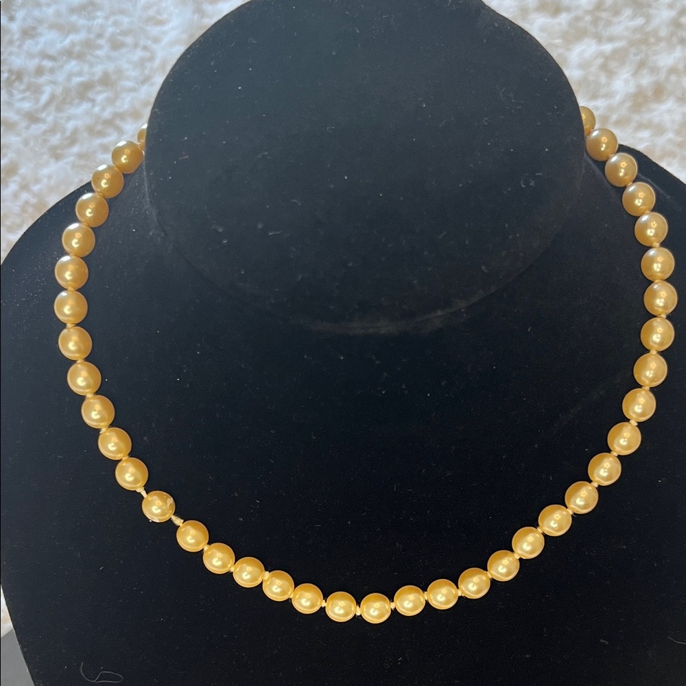Elegant Gold Pearl Necklace